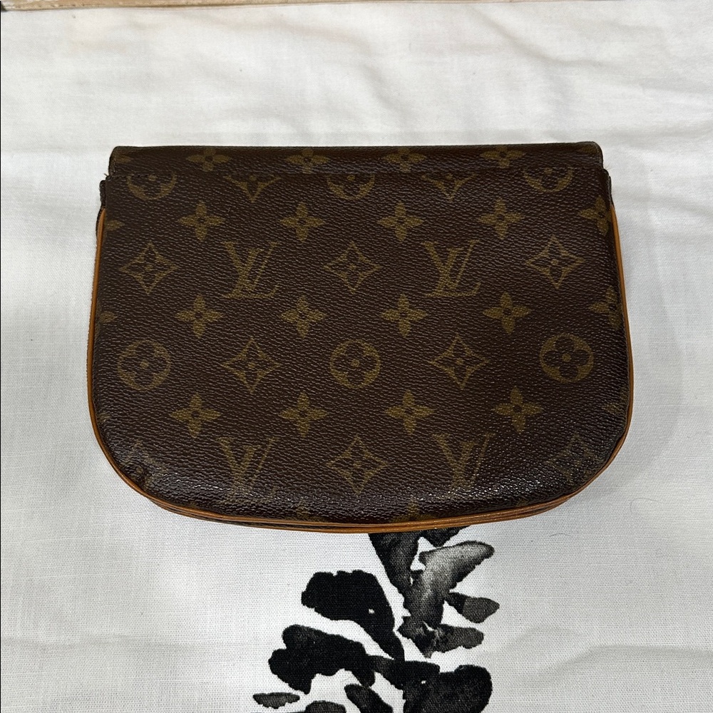 Louis Vuitton Brown Monogram Clutch - Picture 2 of 8